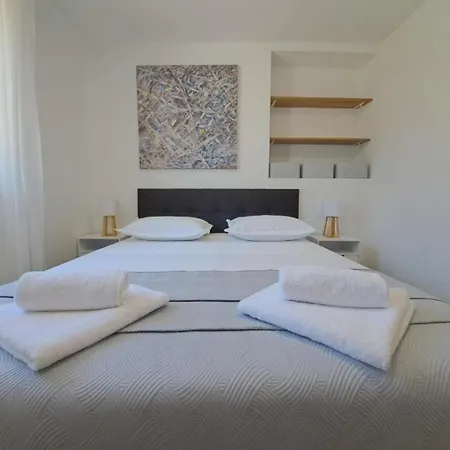 Holiday Jere Modern And Near The Sea Semesterbostad Brodarica (Sibenik-Knin)