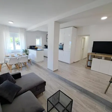 Holiday Jere Modern And Near The Sea *
