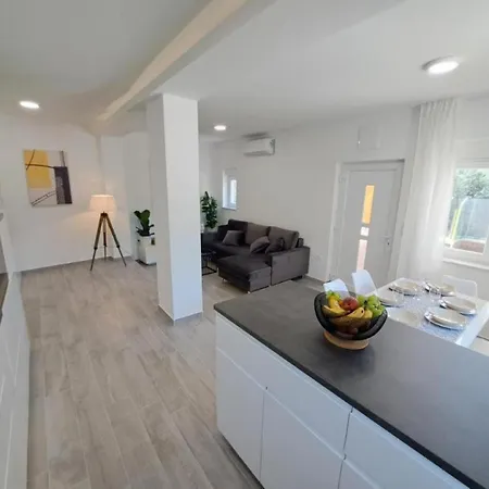 Semesterbostad Holiday Jere Modern And Near The Sea