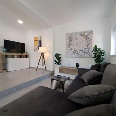 Holiday Jere Modern And Near The Sea Semesterbostad Brodarica (Sibenik-Knin)