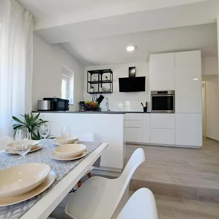 Holiday Jere Modern And Near The Sea *
